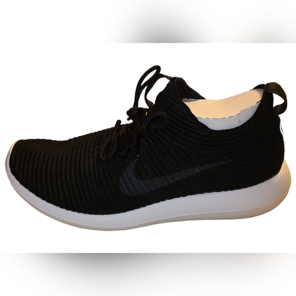 Nike size 7.5 black/white shoe - Picture 12 of 14